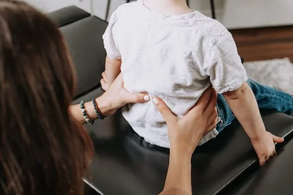 Ostéopathie nourrissons enfants